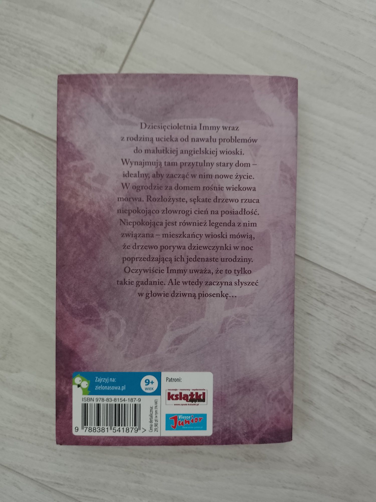 Książka „Przeklęte drzewo"