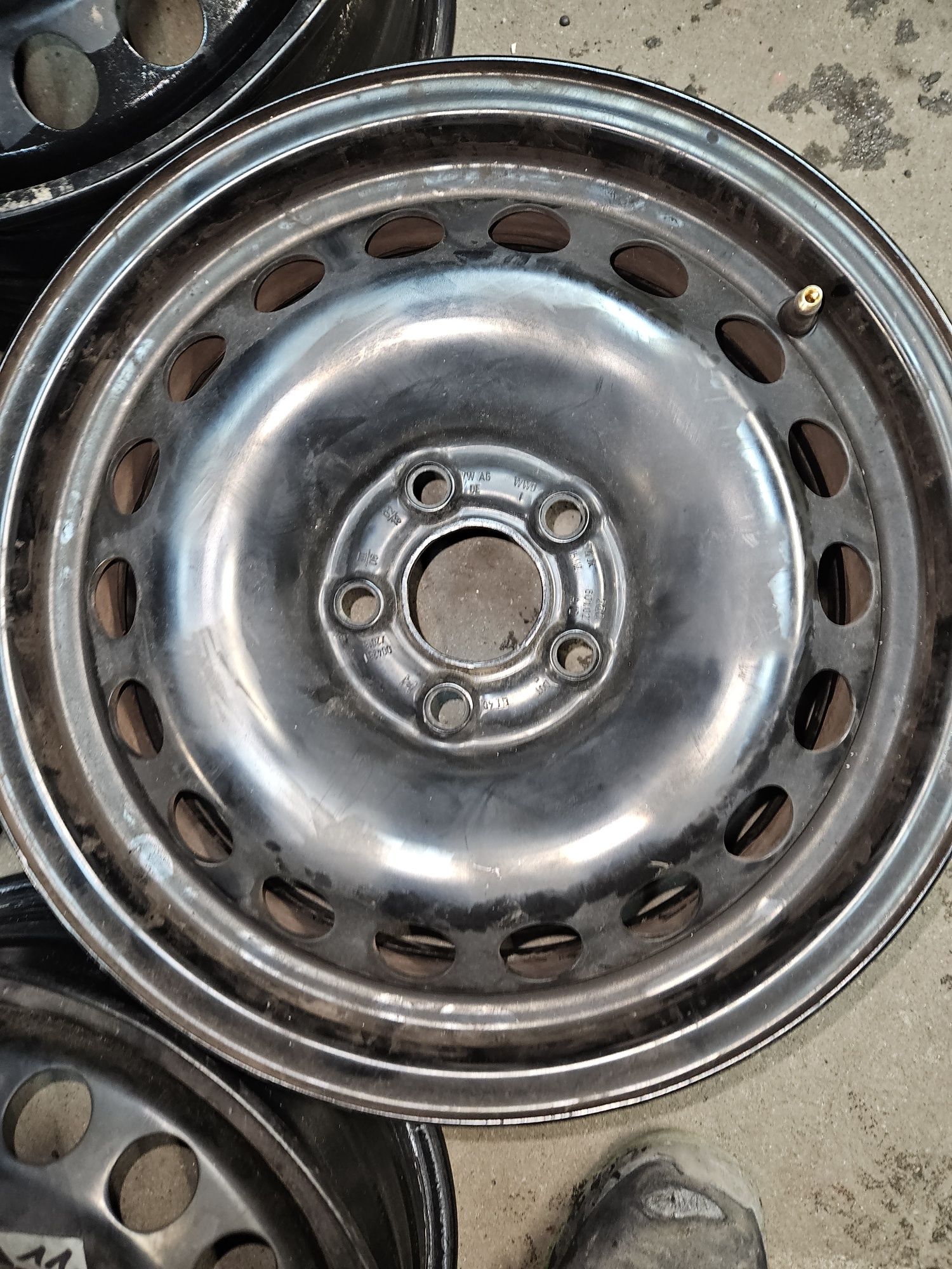 Sprzedam felgi stalowe 5x112 17 Orginalne VW jak nowe