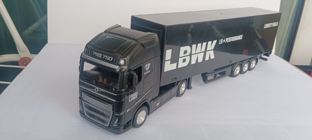 Camião Volvo FH16 escala 1/43