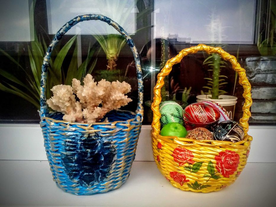 Корзинки из бумажной лозы.