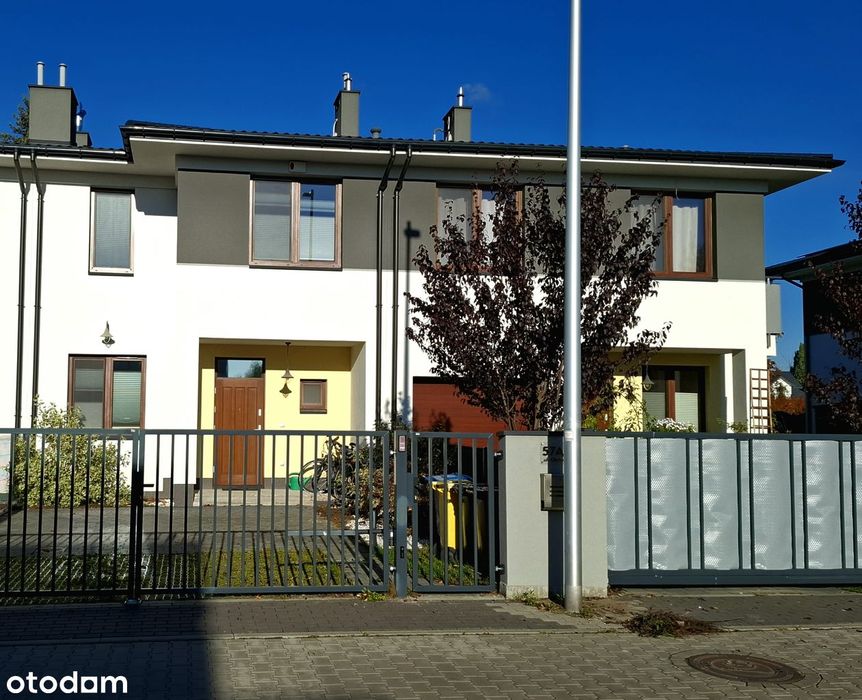 Przytulny dom w zabudowie szeregowej w Józefosławiu