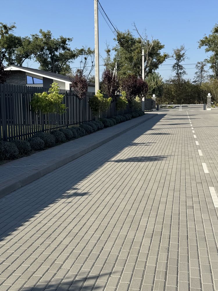 Будинок к котеджному містечку закритого типу