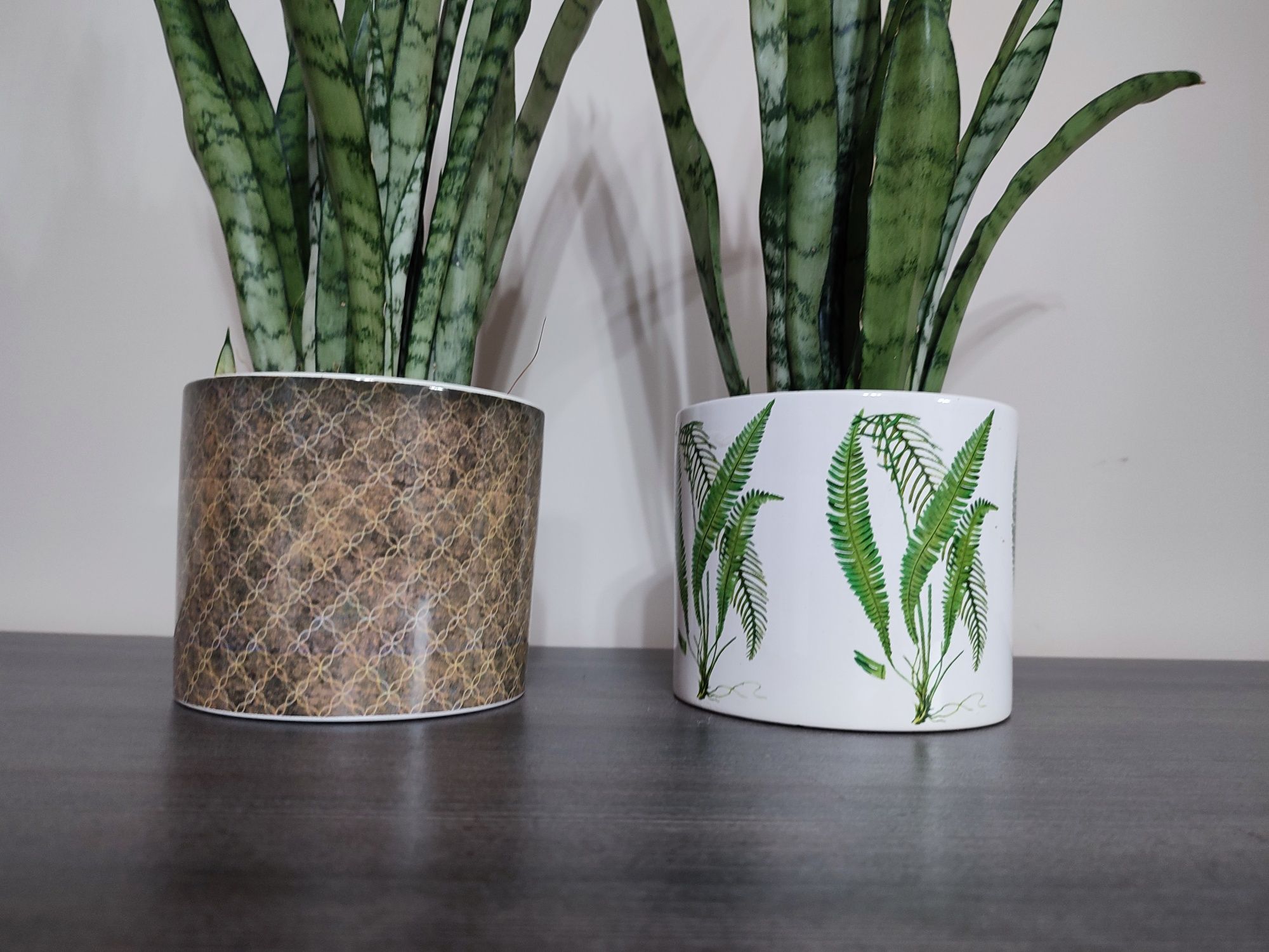 Szerokie ceramiczne donice osłonki we wzory