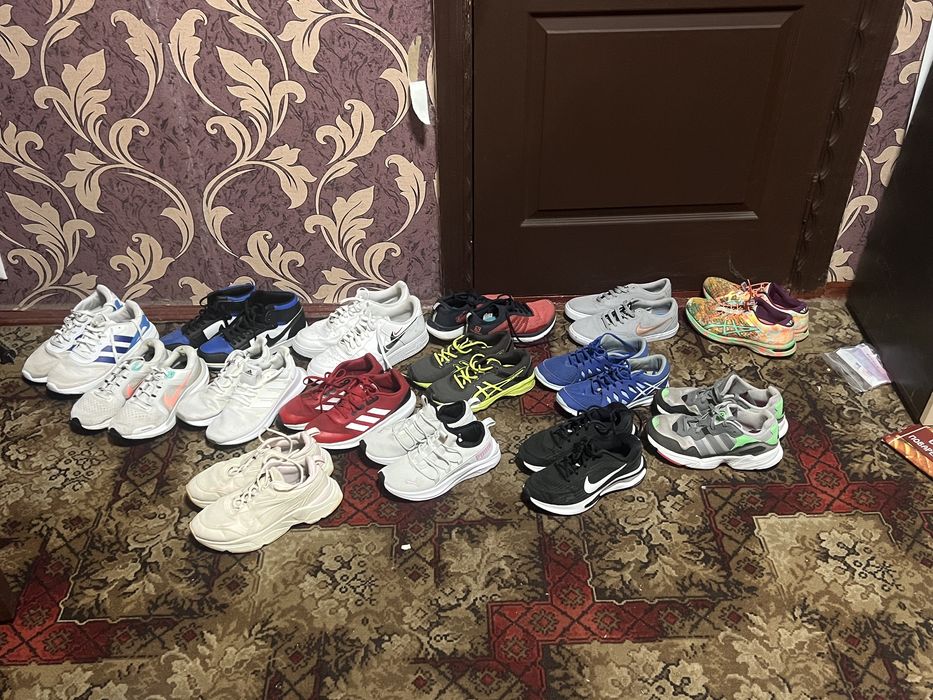 продам кросовки одним лотом