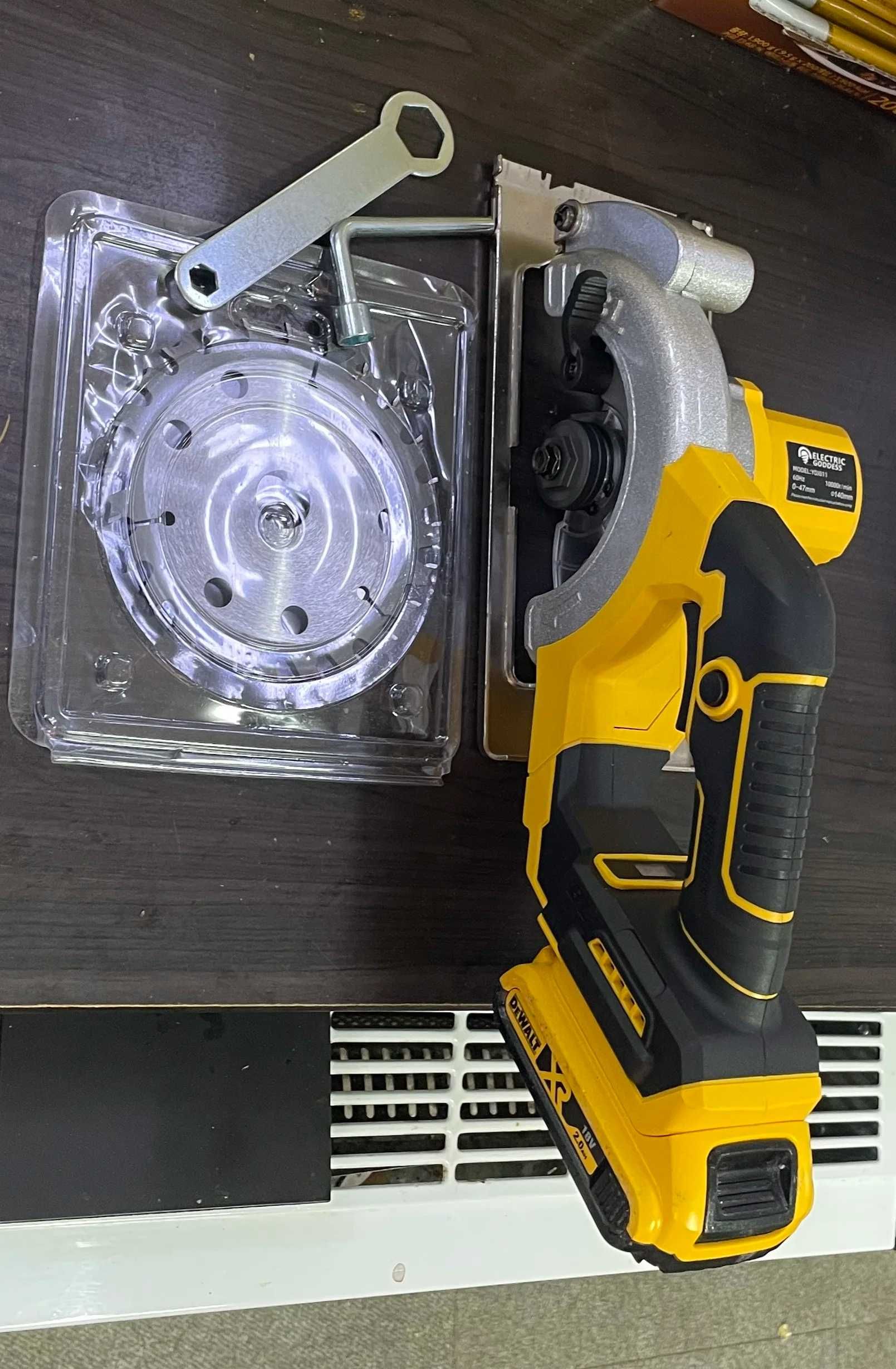 Piła akumulatorowa do drewna NOWA - pasuje na baterie dewalt 18V