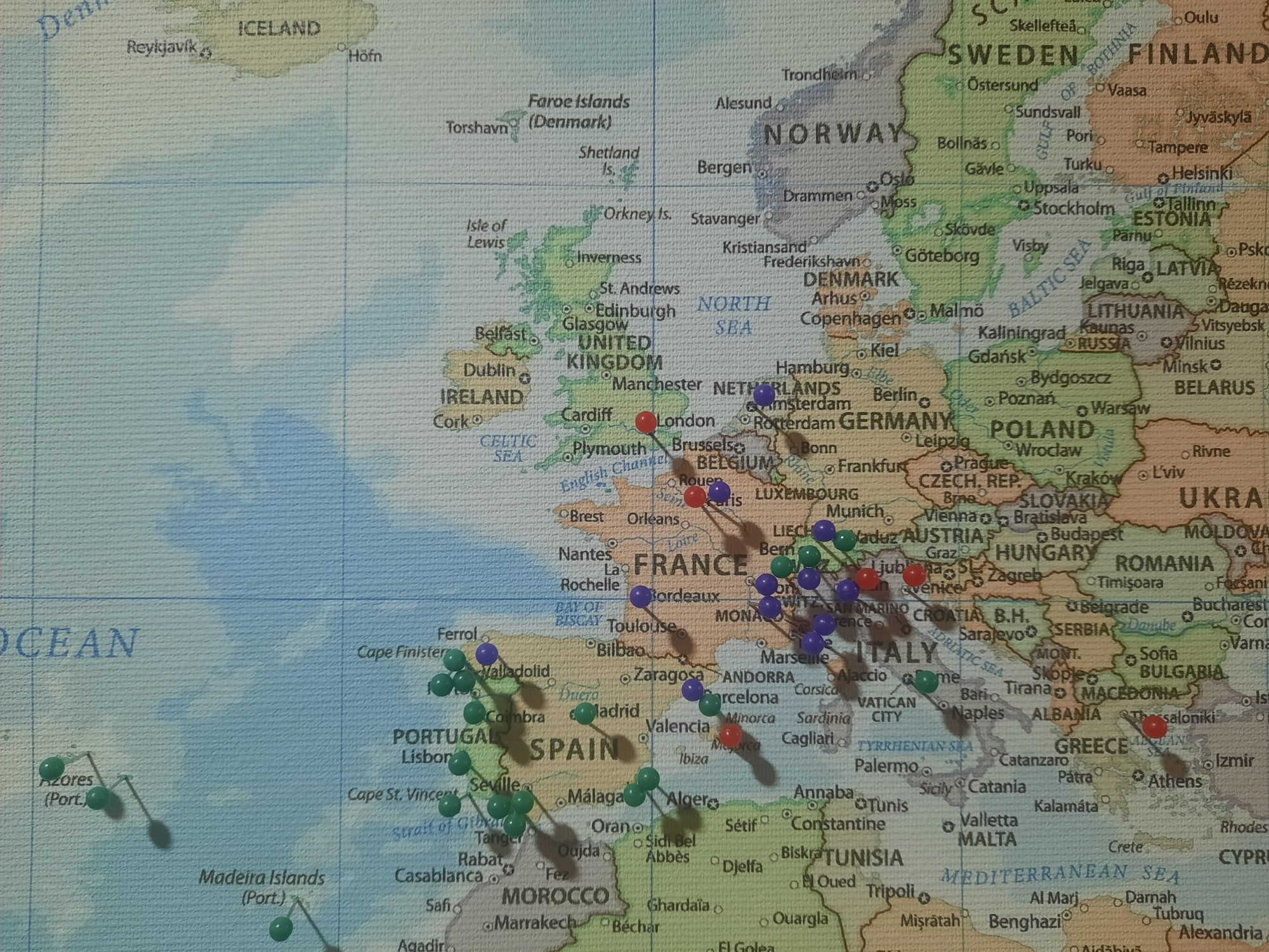 Mapa do Mundo, feito em tecido, 1.35x0,90. Vendo quantos quiser.