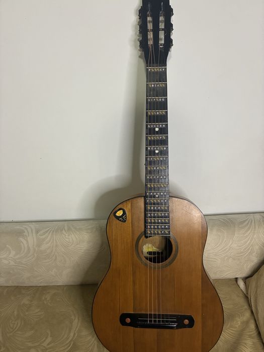 Гитара акустична