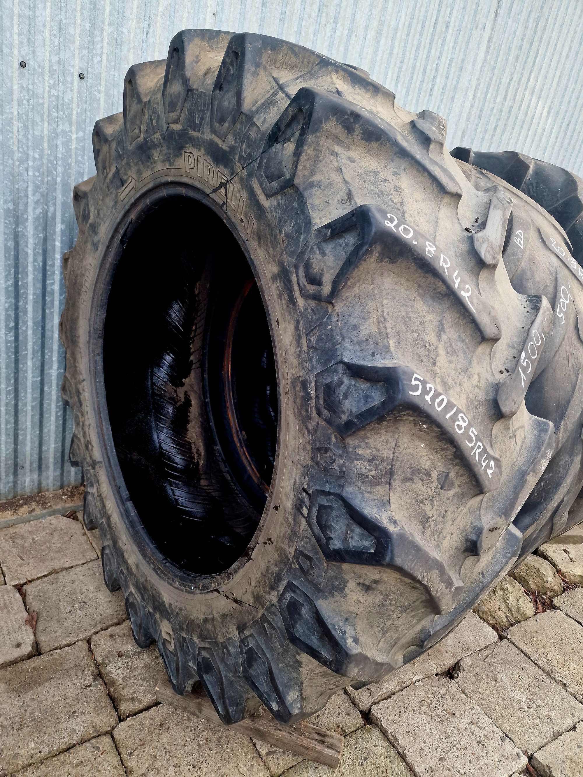 Opona 520/85R42 (1500) opony 20.8R42 PIRELLI