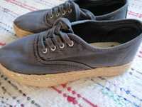 Sapato /sapatilha em cinza