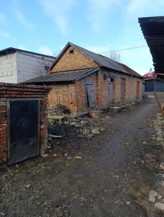Будинок біля Нововолинська із землею під забудову