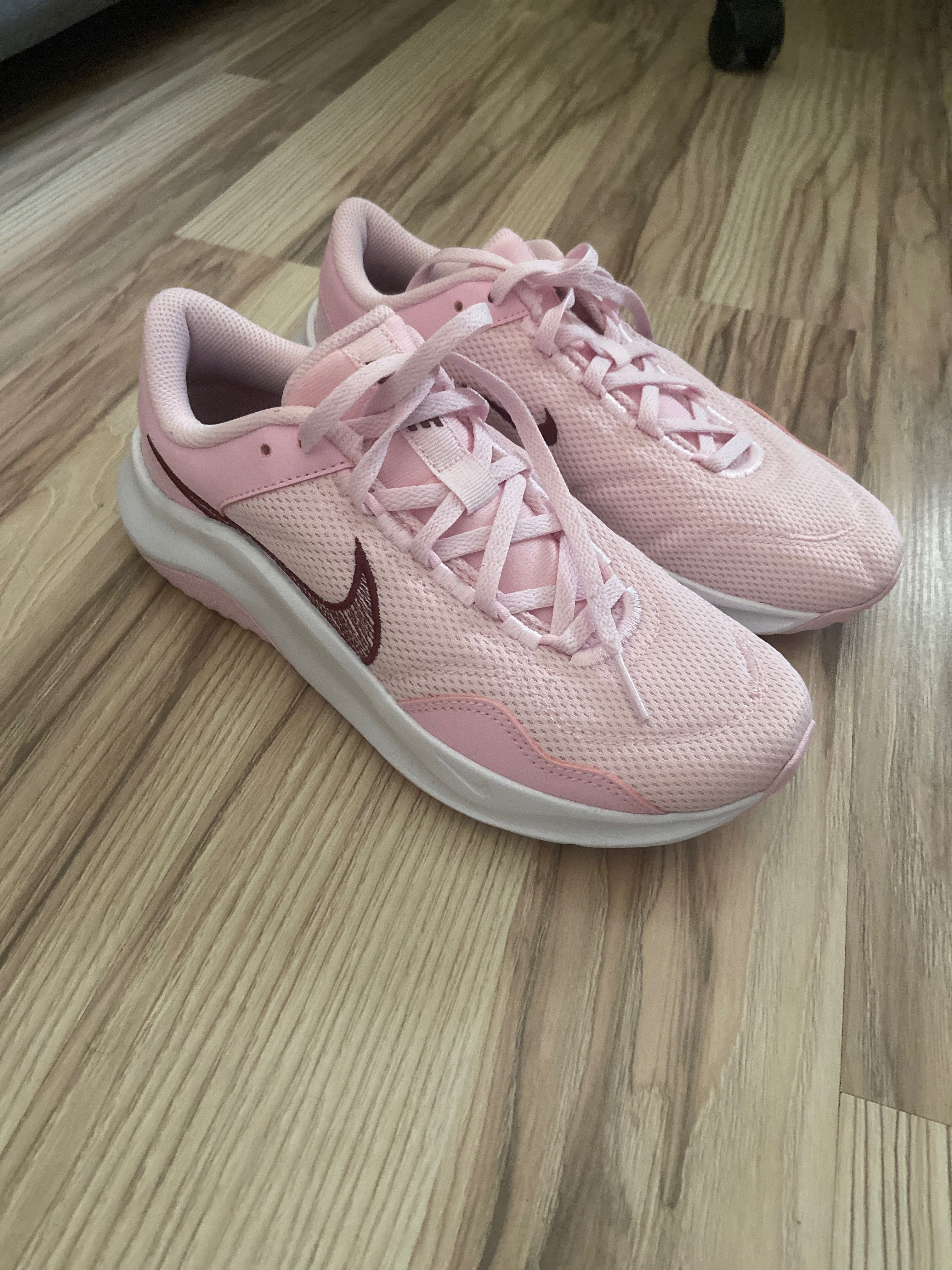 Buty sportowe Nike damskie 39