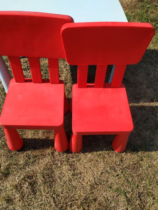 Zestaw Ikea mamut stolik i dwa krzesełka