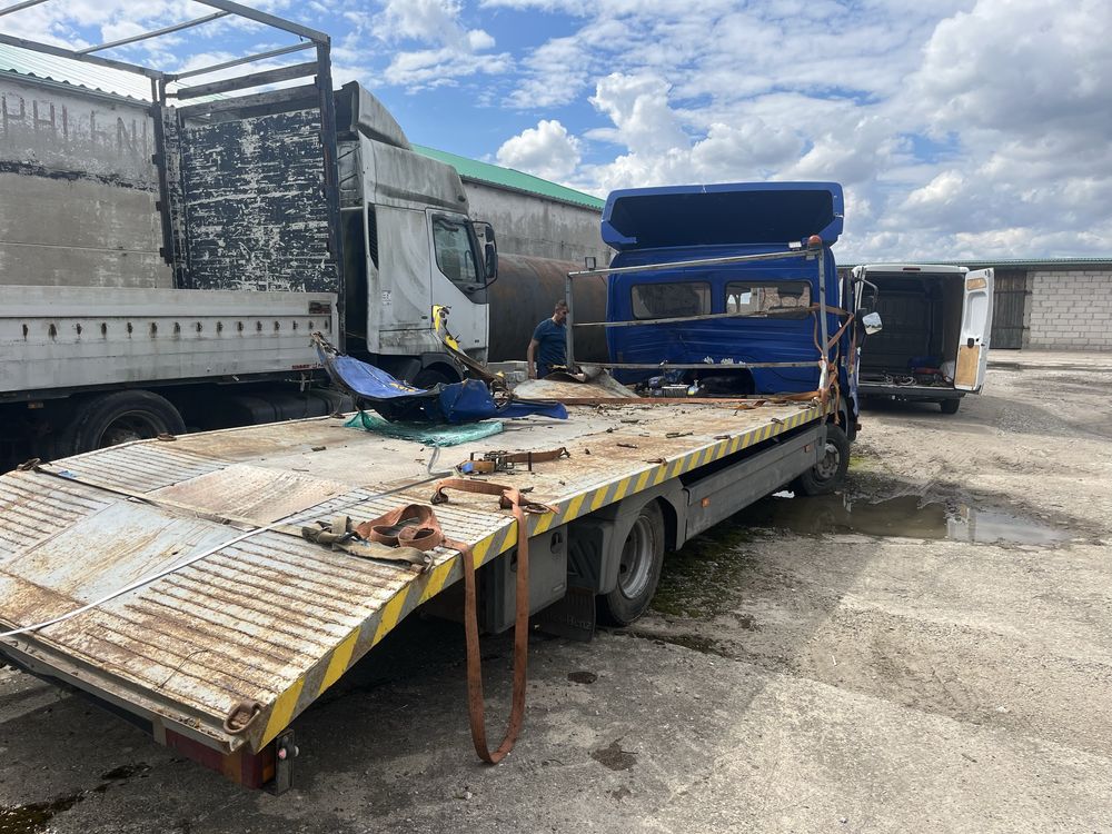 Powypadkowy mercedes atego 817 laweta z 2001 r