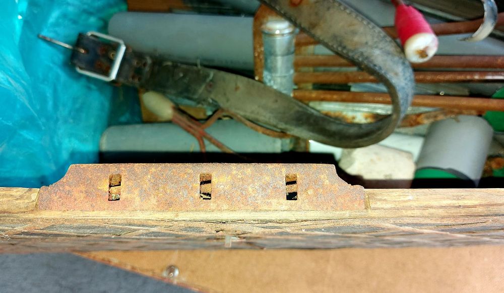 Сундук 78×38×33 см старинный с медной отделкой