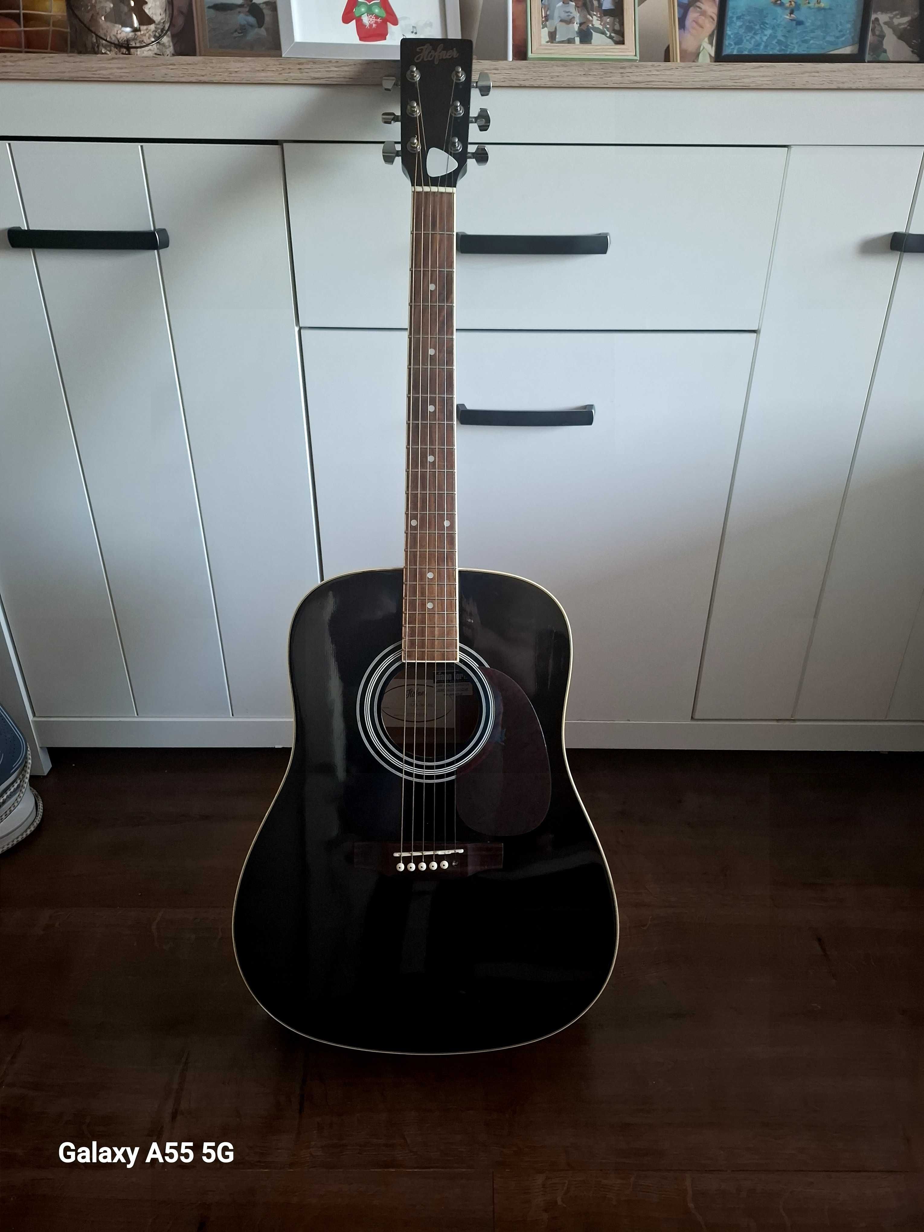 Gitara  akustyczna Hofner.