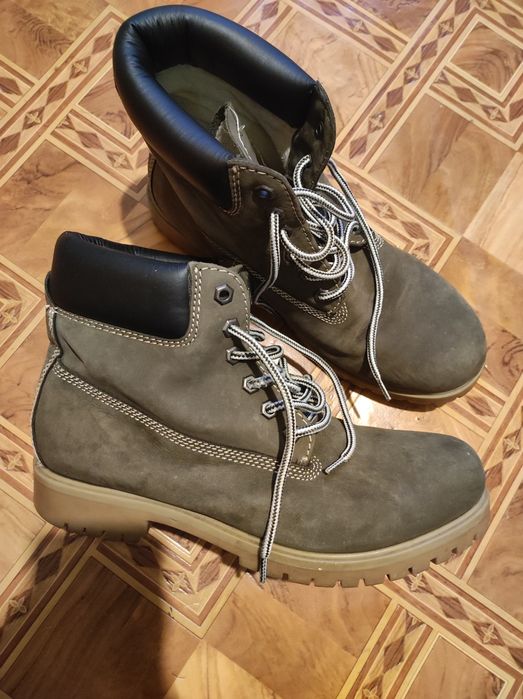 Чоловіче взуття черевики