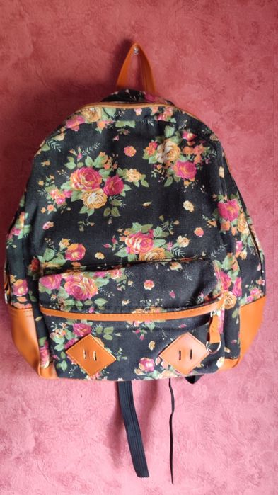 Рюкзак с цветочным принтом