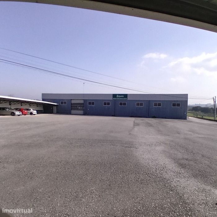 Armazém para arrendar com 2265 m² e segurança