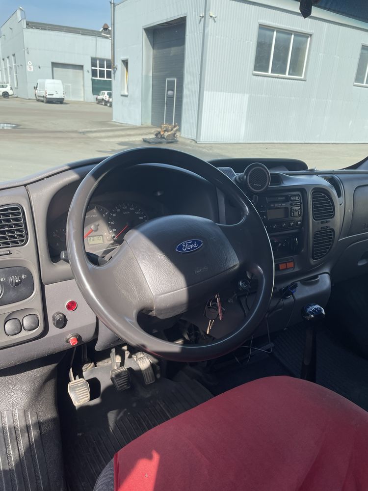 Вантажний мікроавтобус Ford Tranzit