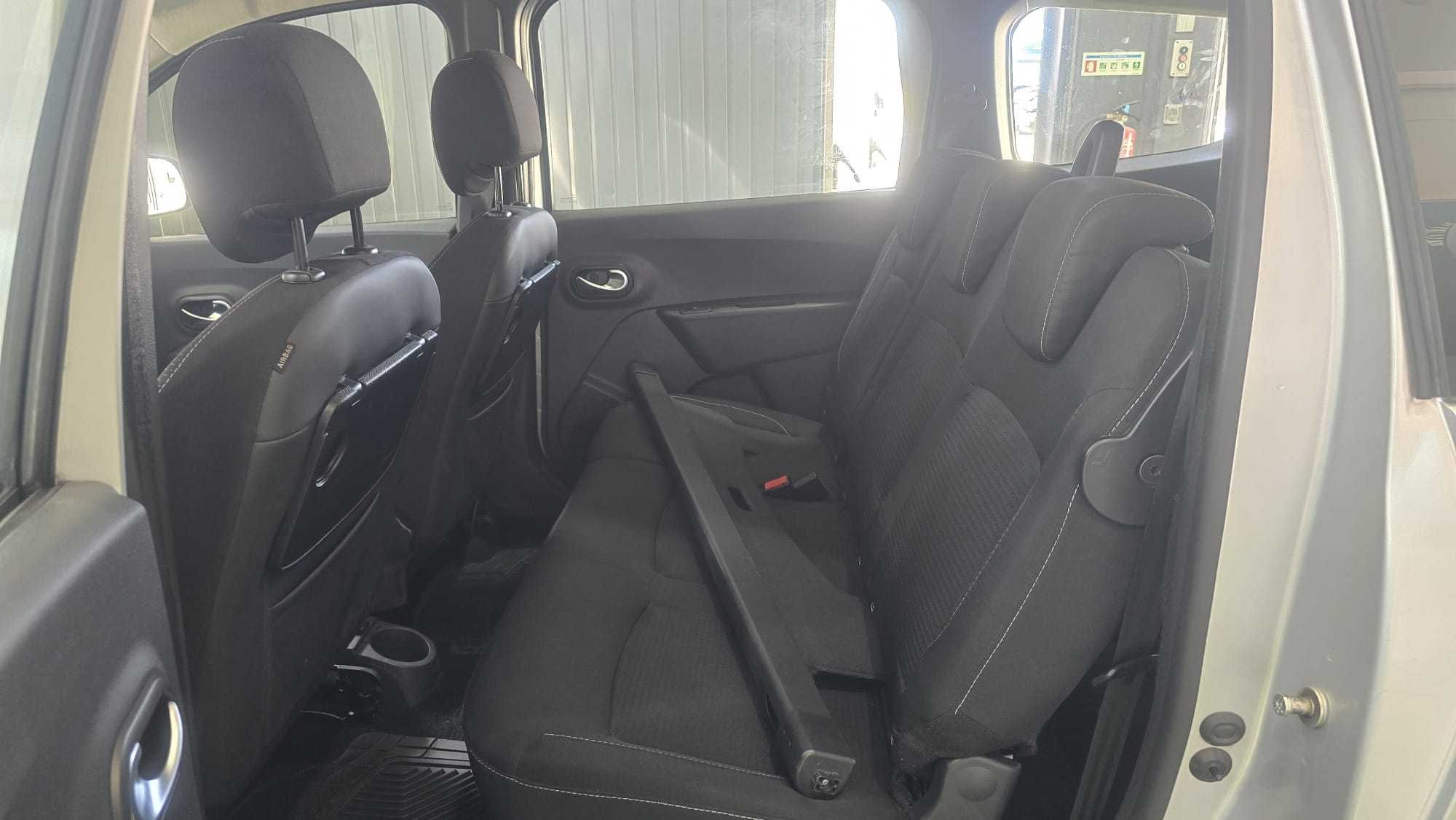 Dacia Lodgy 1.5 DCI Confort + 7 lugares  -  Salvado