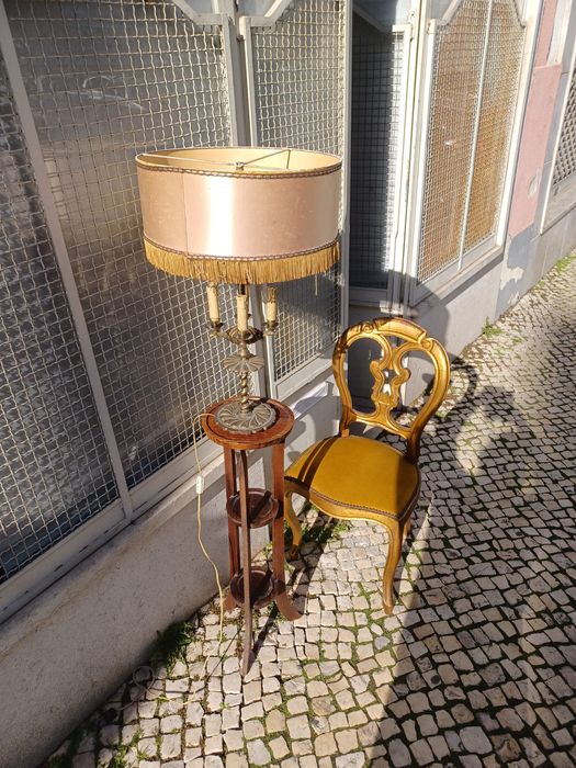 Cadeira estilo francês dourada antiga