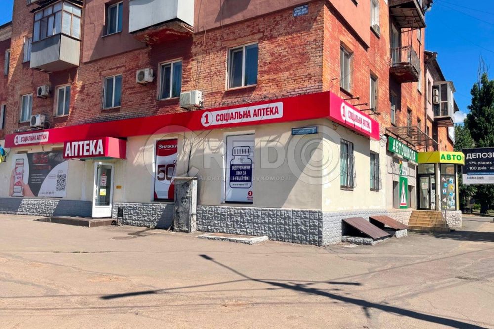 Продаж магазину вул. Дніпровське шосе,2