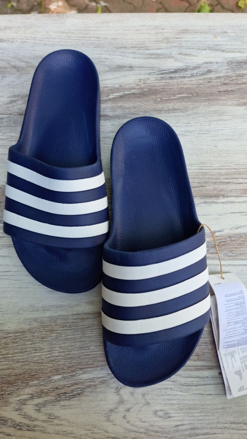 Adidas тапки   розмір 43