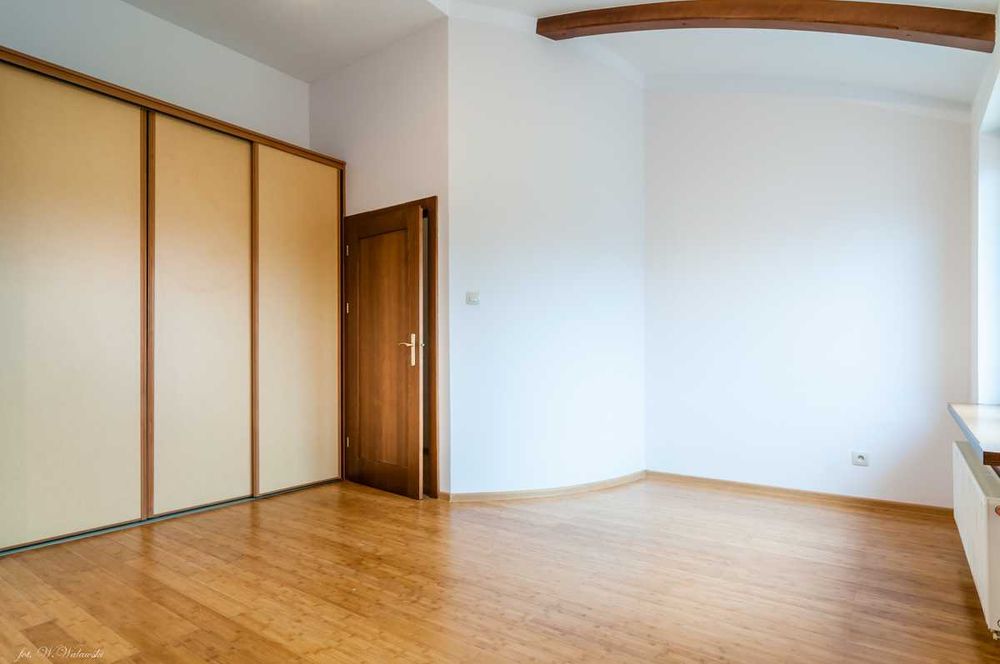 Bezrzecze, 1-poziom., 2 piętro 156m2 + 2 x m.postoj. w hali garażowej