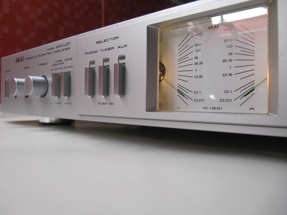 AKAI AM-U01 – Вінтажний Підсилювач ЗОЛОТОЇ Ери Аудіо