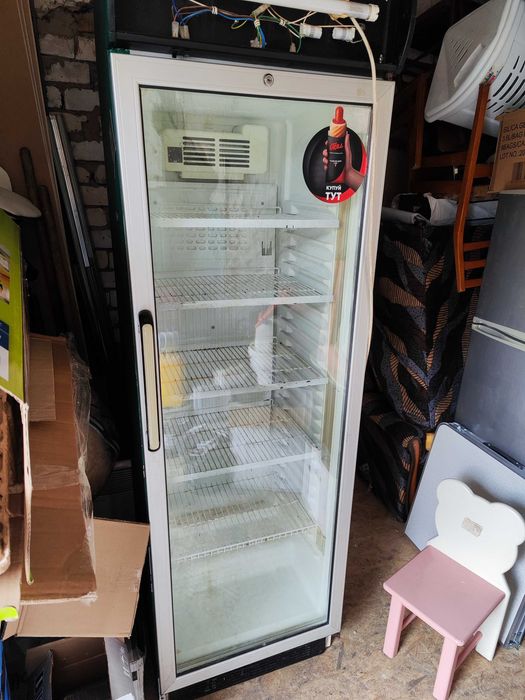 Холодильник вітрина б/у