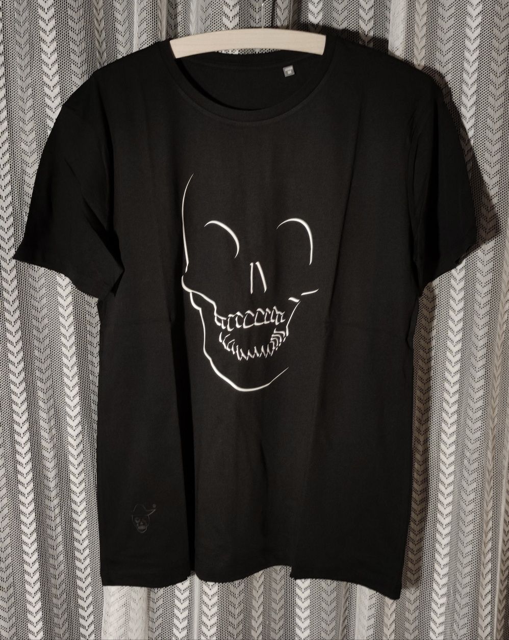 T-shirts Pretas com Caveiras Unisexo