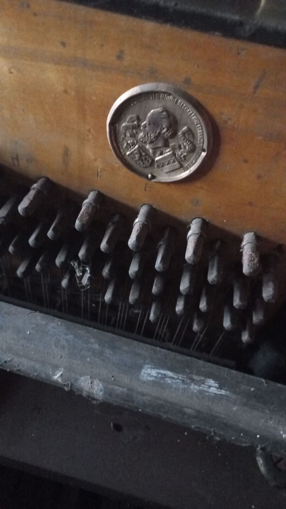 Pianino A.Girbing poniemieckie