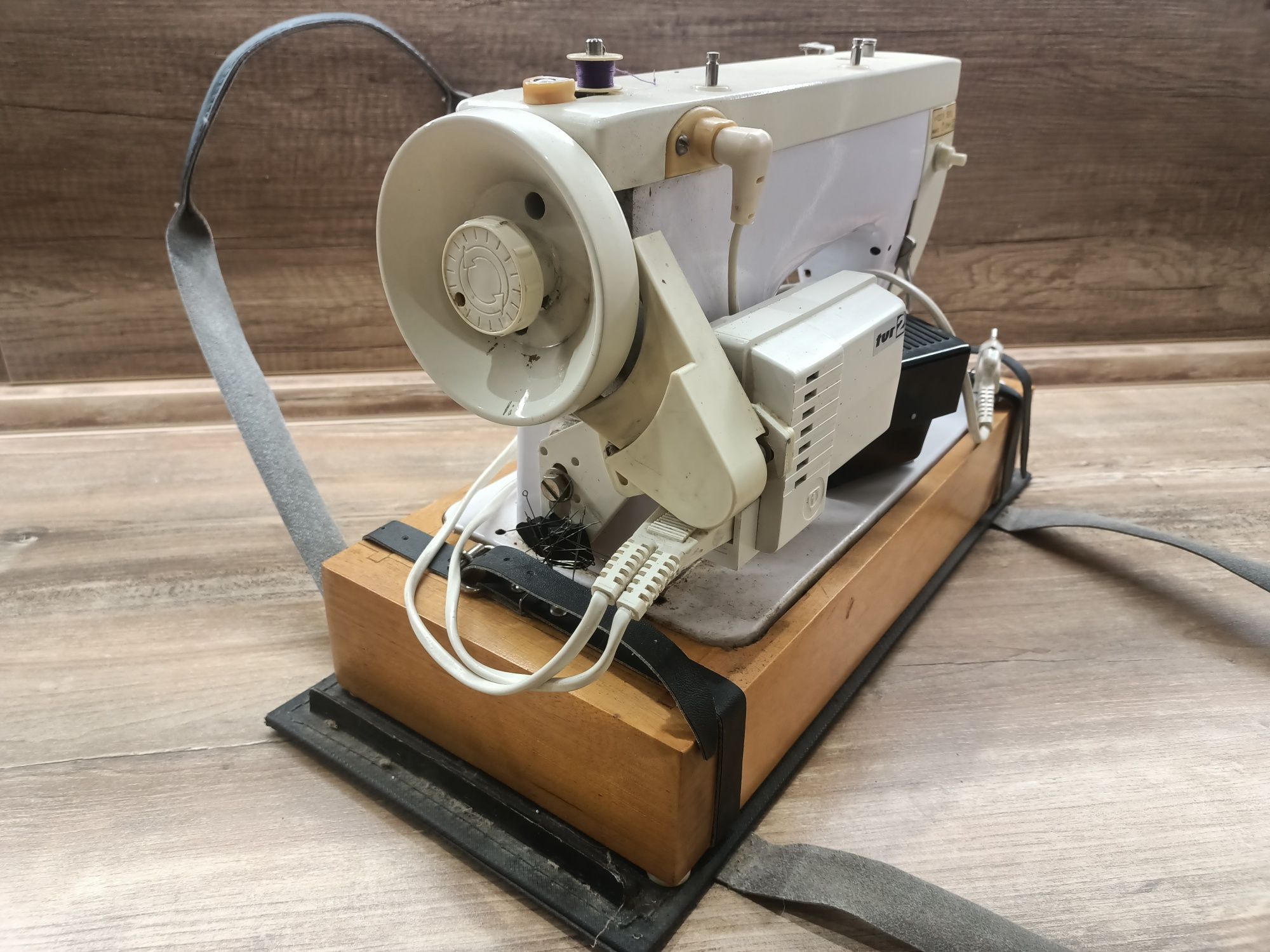 Швейная машинка Чайка 132 М с электроприводом