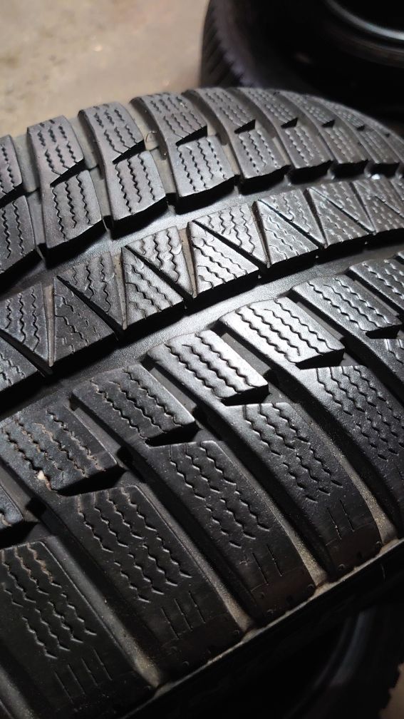 Пара зимних шин Falken Eurowinter HS449 245/40 r18 245 40 18