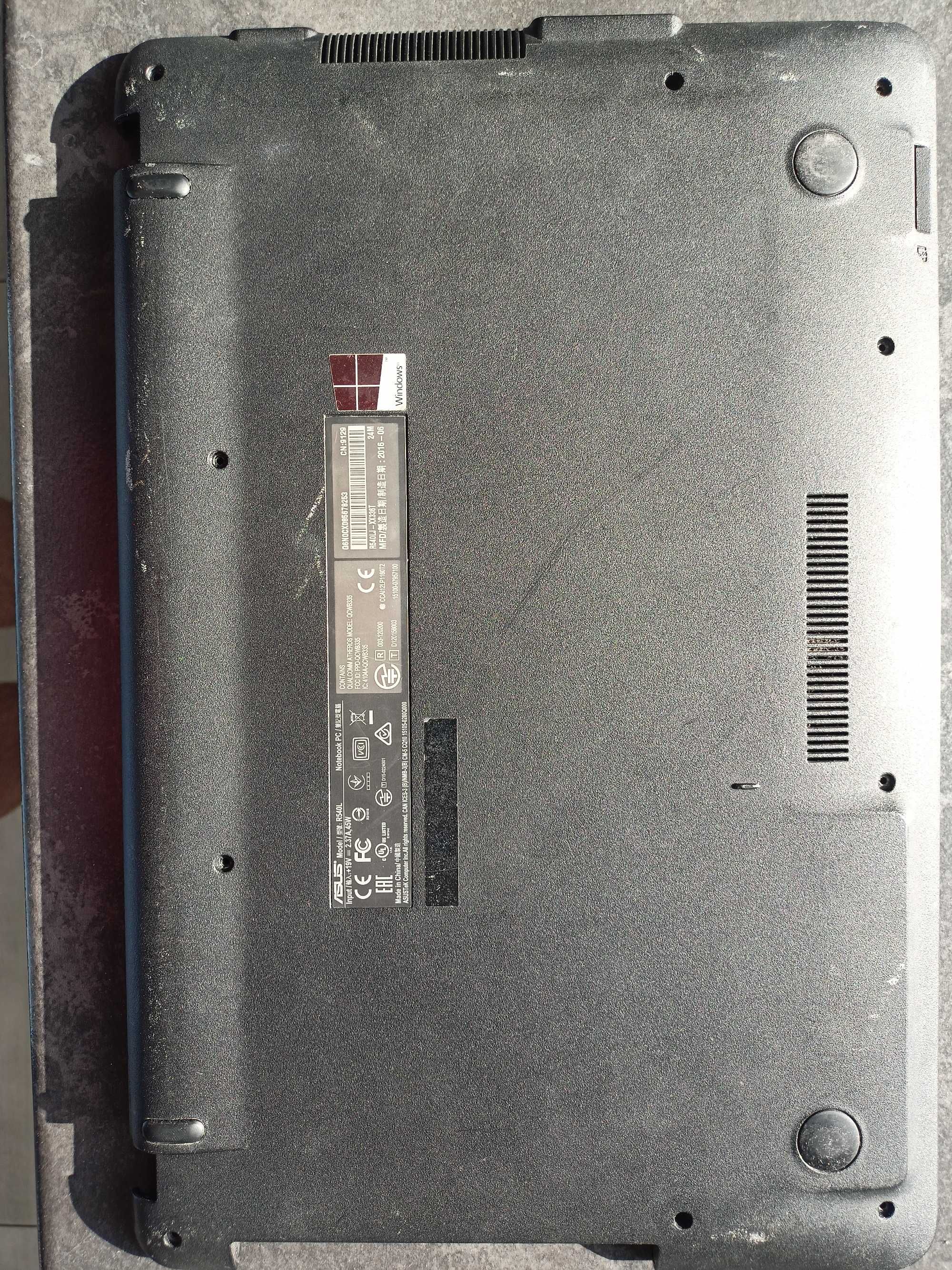 ASUS Notebook R540L 15,6" - dolna obudowa laptopa z klawiaturą