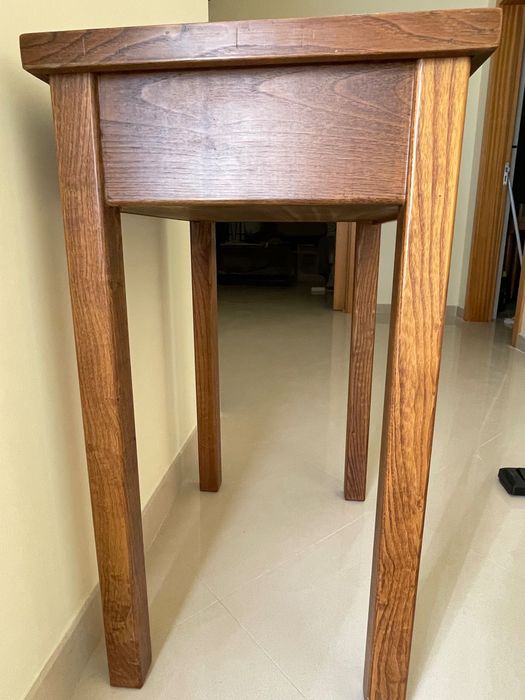 Mesa em madeira maciça