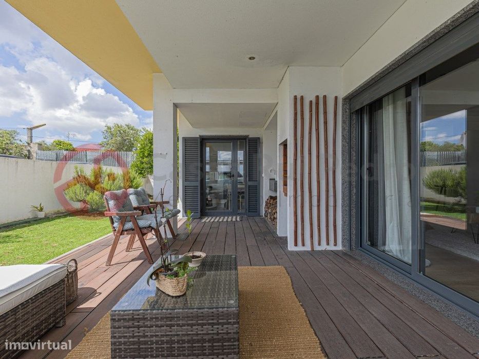 Moradia T4 Isolada, com garagem, Barreiro