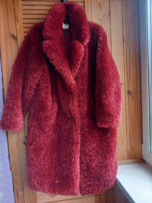 Яскрава шубка з штучного хутра
