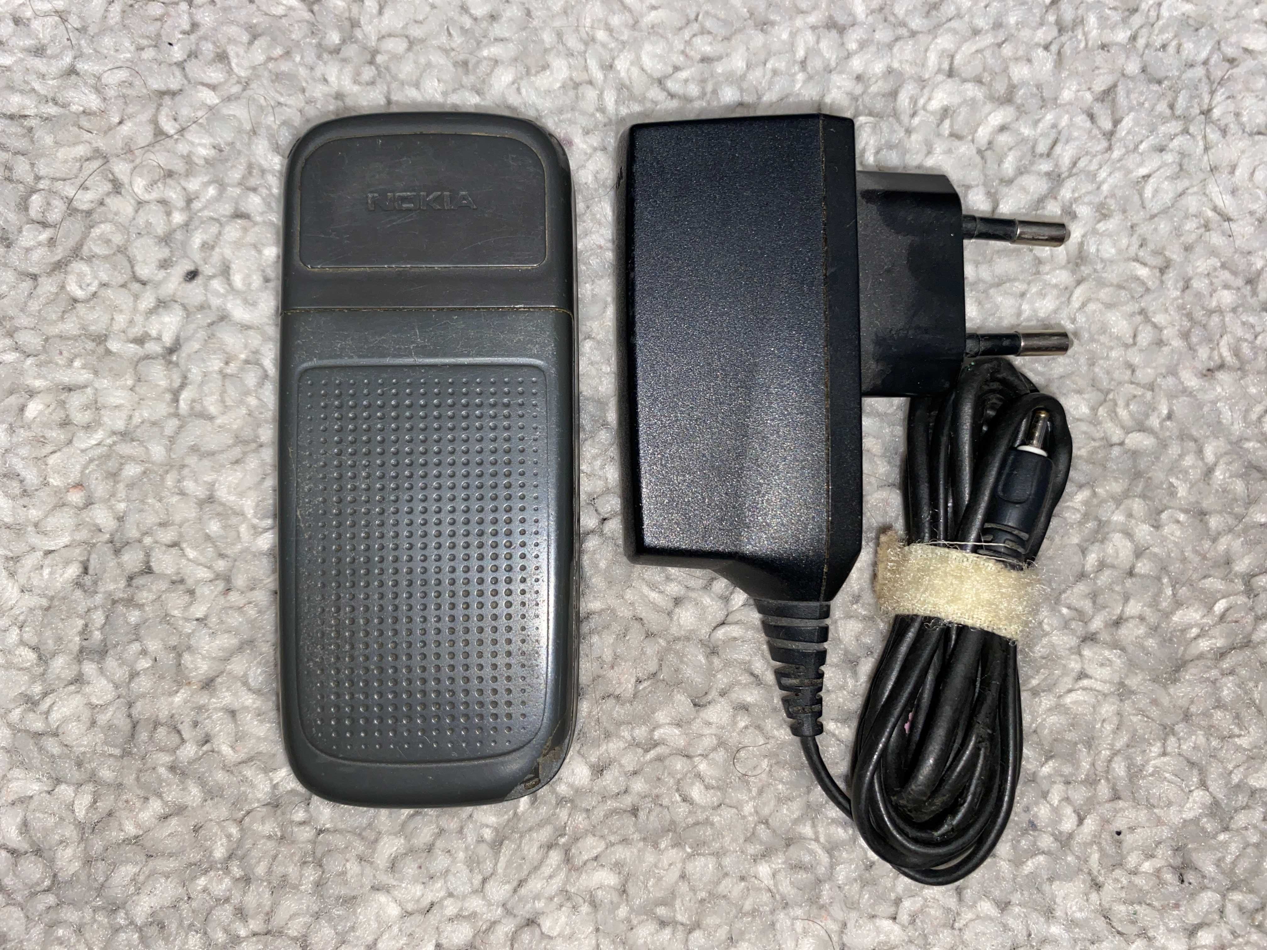 Мобильный телефон Nokia 1209 (1200 1208) с зарядкой