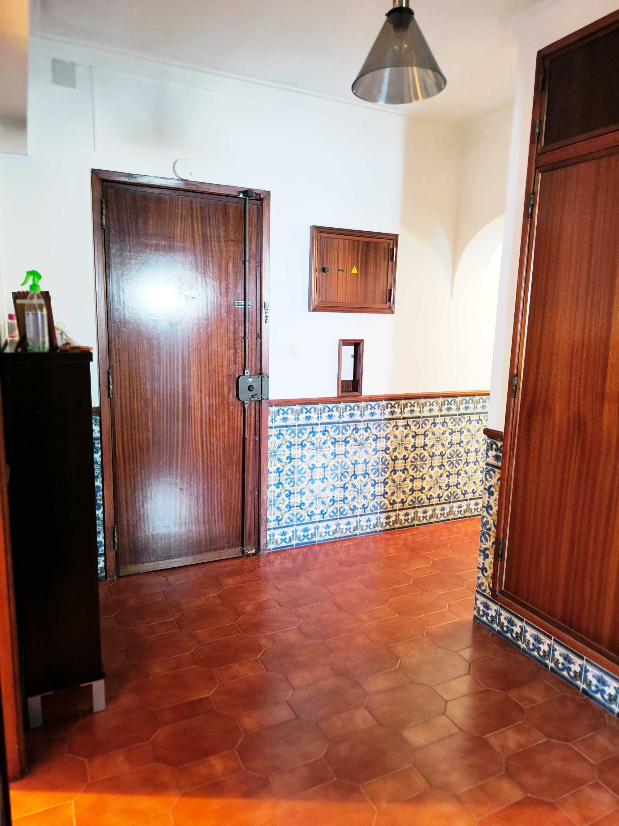 Apartamento T3 Agualva no bairro , Monte da Tapada remodelado.