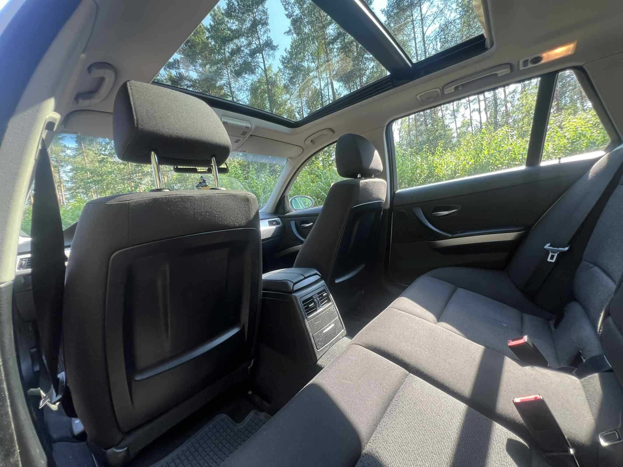 Bogato wyposażone BMW 320I, zadbane