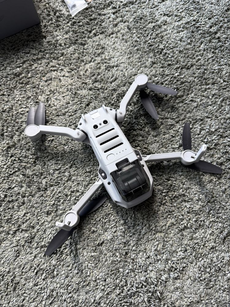 Drone DJI Mini 2 SE (Fly More Combo)