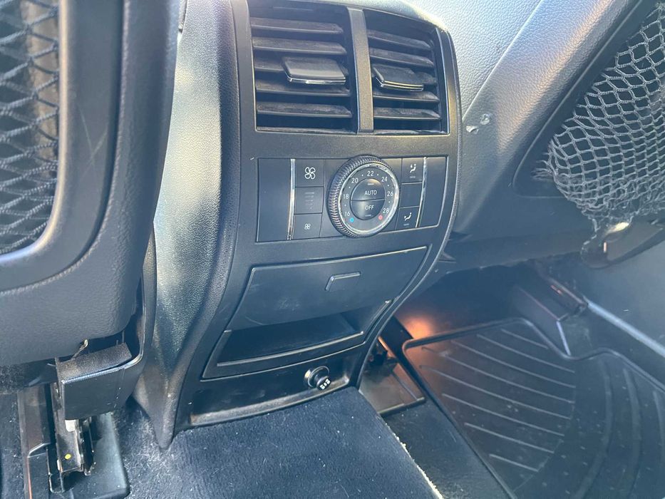 Mercedes-Benz ML 320. 2006 року