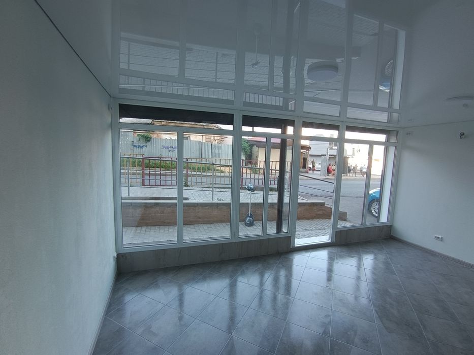 Коммерческое помещение в новом доме, 1 этаж, фасад на ул. Долгая.