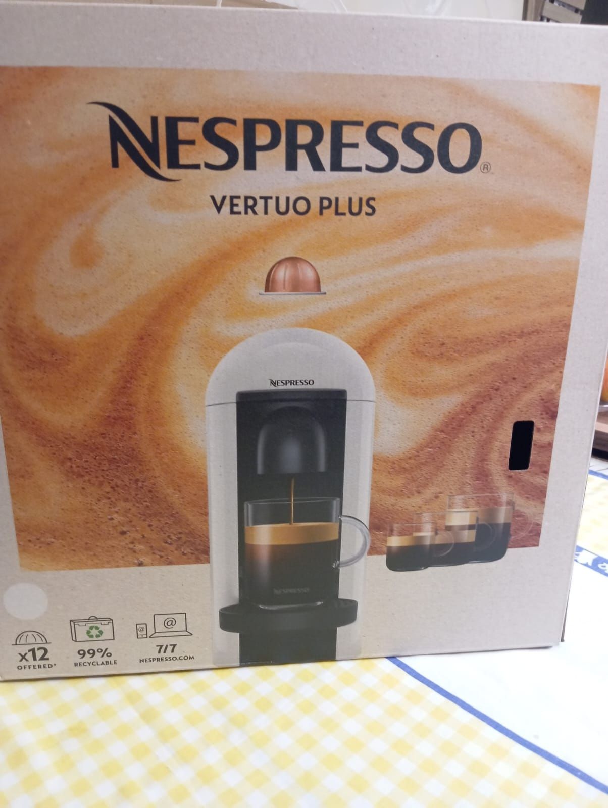 Maquina Nespresso Vertuo plus nova