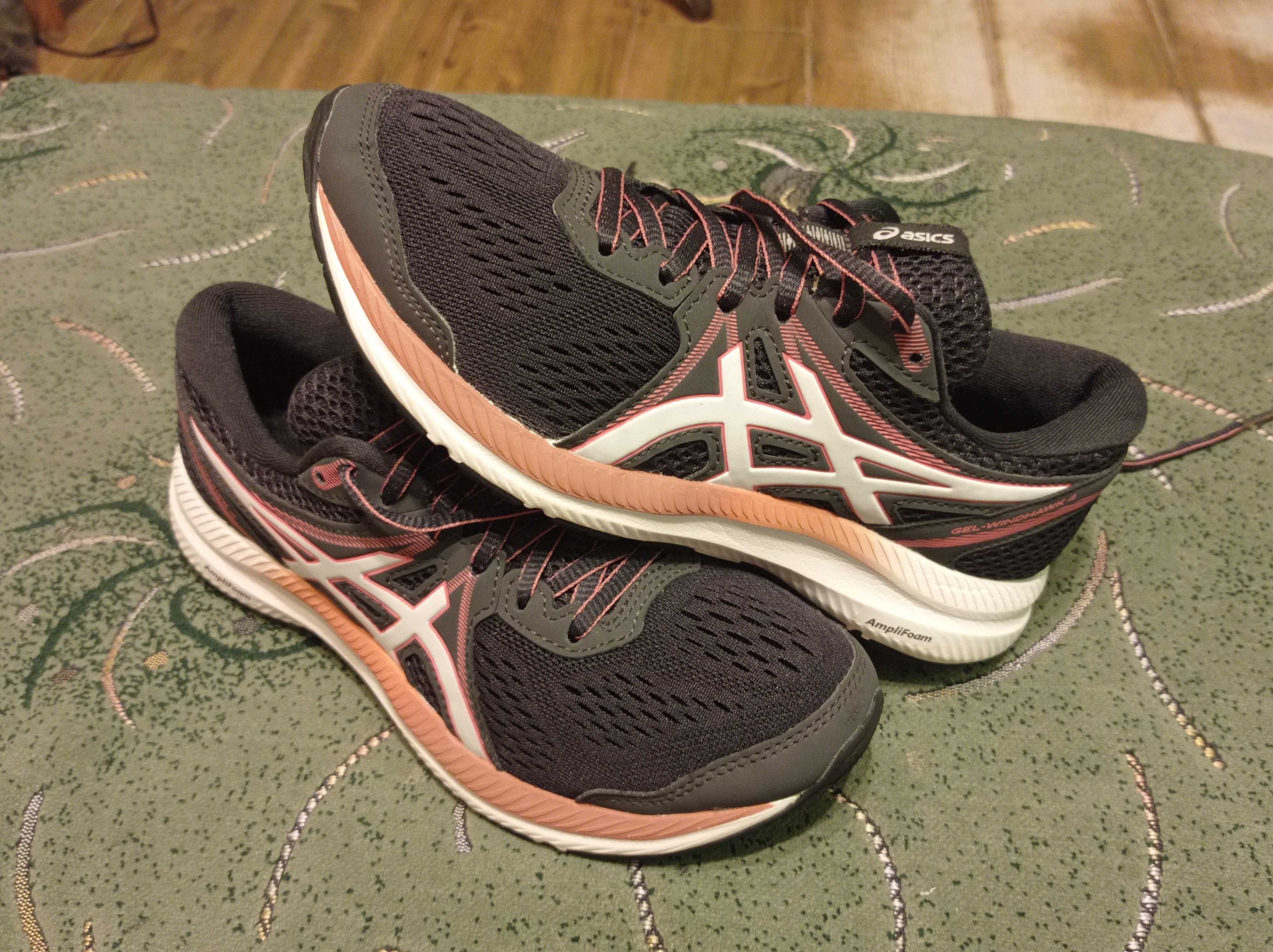 Кроссовки Asics (оригинал) фирменные размер 37 стелька- 23,5см.