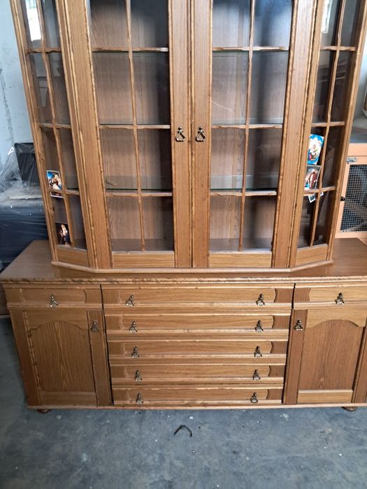 Sprzedam komodę z witryną