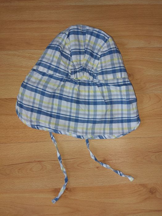 Czapka na lato w kratkę z daszkiem wiązana Ergee 45-47 cm