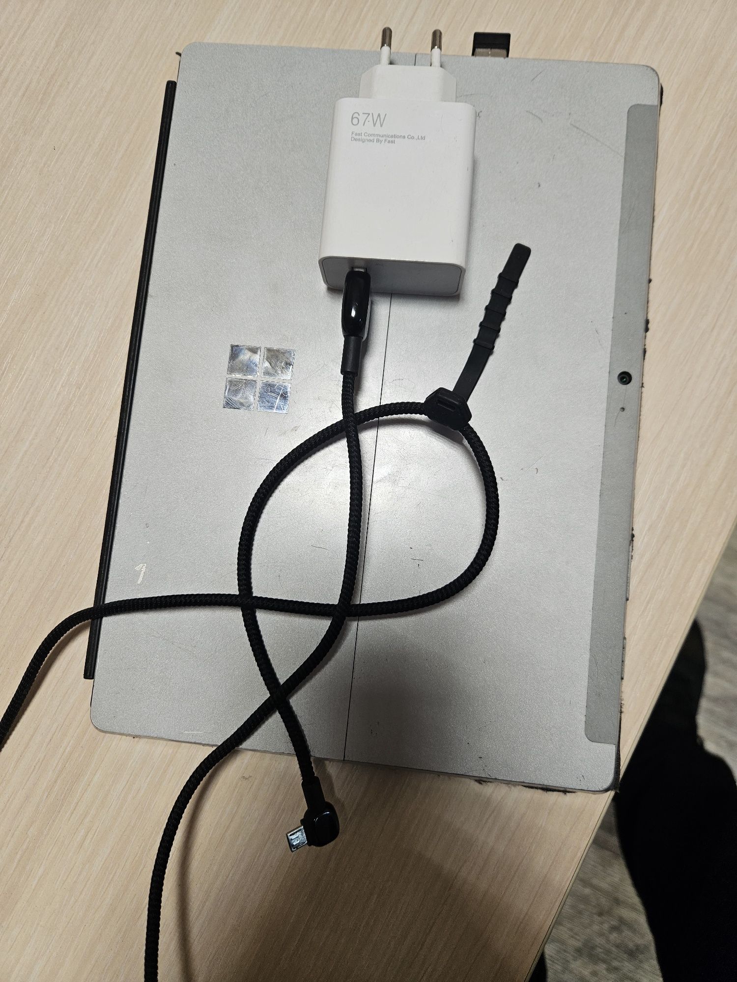 Продам планшет Microsoft surface GO 8×128