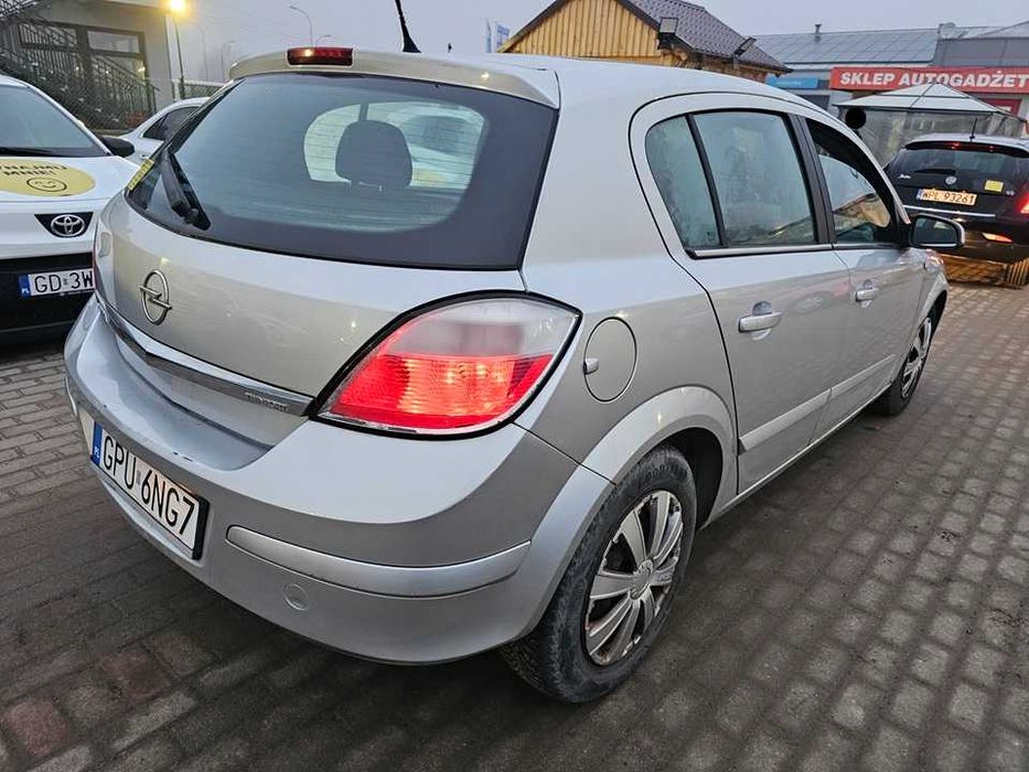Opel Astra H 2004r/1.6 benzyna gaz/105KM/opony zimowe/atest2027/klima